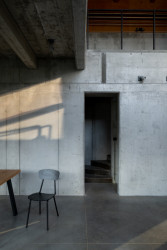 Lihovar s pěstitelskou pálenicí od OBJEKTOR ARCHITEKTI