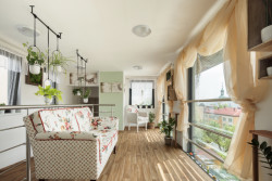 Díky rychlosti výroby, dodávky a výstavby modulárních konstrukcí pomáhá společnost KOMA lidem v neočekávaných životních situacích