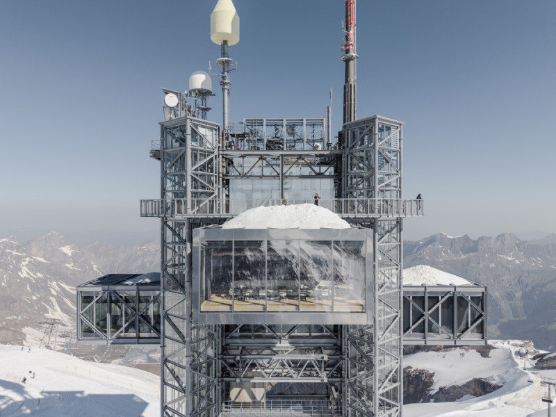 Titlis Tower, vyhlídka vzniklá přestavbou telekomunikační věže.