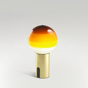 Novinky z milánského veletrhu osvětlení Euroluce v portfoliu společnosti Light Works, stolní lampy z kolekce Dipping Light od Marset.