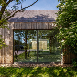 Víkendový dům v Algyő, ANDRÁS VARSÁNYI, PÉTER POZSÁR, NORBERT VAS