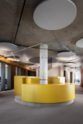 Interiér osmého podlaží Drnu od Studio acht a Vos Interieur