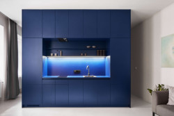 Původní starý byt se dočkal nové rekonstrukce. Architektka Anna Peterková společně s architektem Alexem Máslem změnili vnitřní dispozici. (Byt na Malé Straně, Máslo + Peteráková)