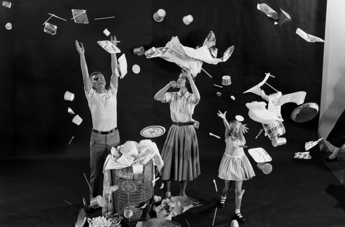 Vitra Design Museum představuje výstavu věnovanou minulosti i budoucnosti plastu