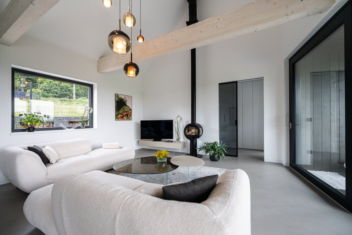 Rodinná firma VESPER HOMES realizovala  rodinný dům u Liberce, který se halí do modřínového dřeva.