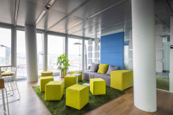 Wiesner-Hager vybavil kanceláře společnosti UNIQA ve Vídni s ohledem na udržitelnost a recyklaci