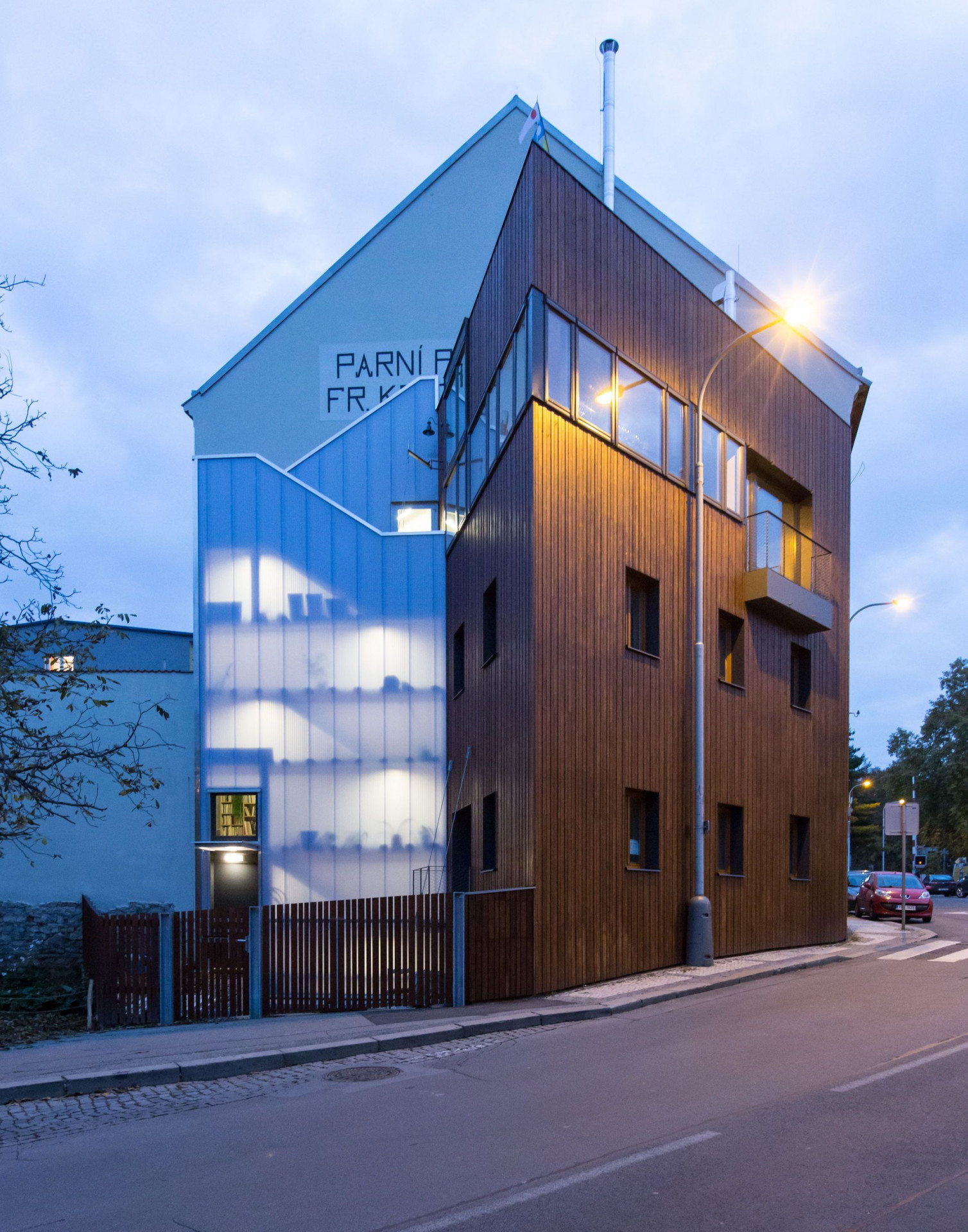 Přestavba rodinného domu na Praze 6 od Hany Seho ze studia R.U.A., realizace 2016