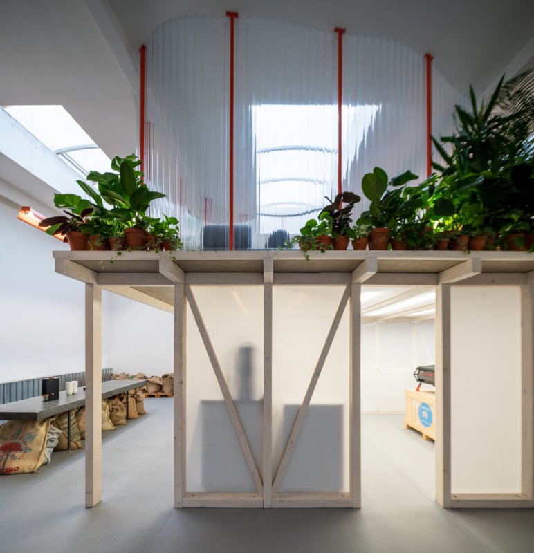 Coffee hub GROUNDS, KOGAA / Alexandra Georgescu, Tomas Kozelsky, Viktor Odstrčilík, Kateřina Baťková, Josef Řehák, Kateřina Čenovská