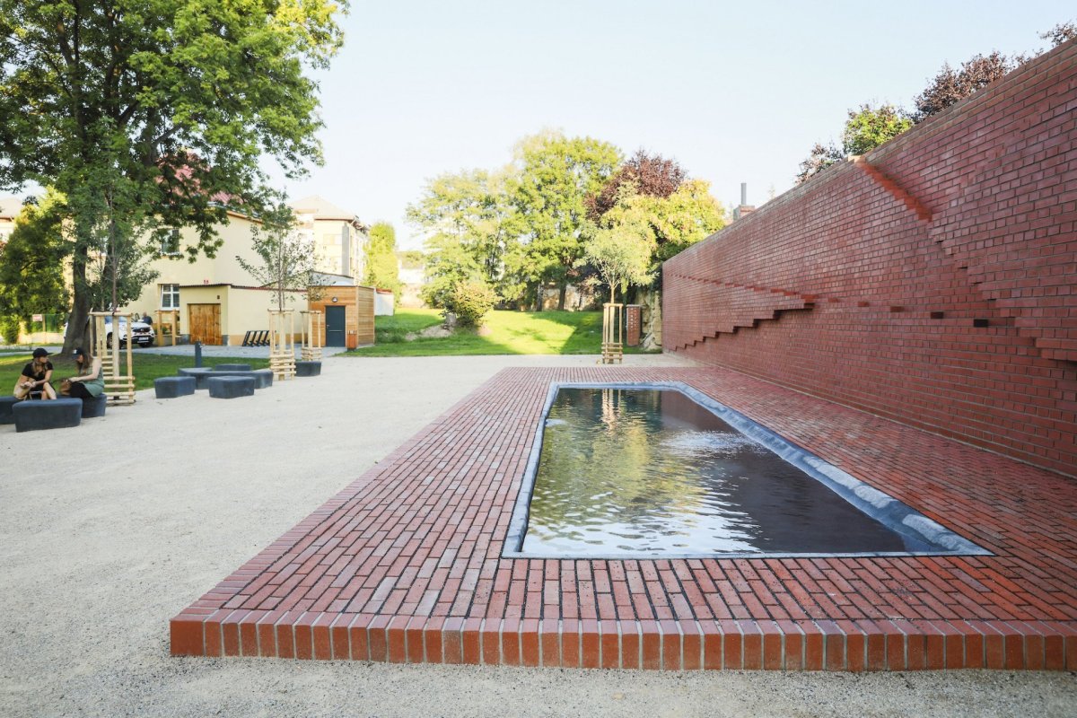 Husův park v Praze-Čakovicích, Land05. Foto: Filip Jandourek