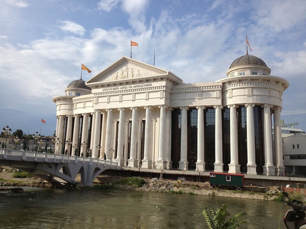 Archeologické muzeum (2009-2014)– jedna z nejvýraznějších staveb realizovaných v rámci projektu Skopje 2014.