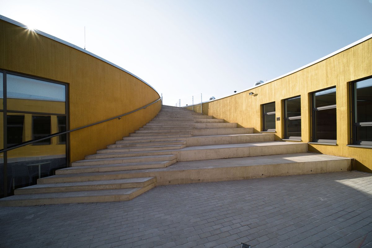 Studio Grulich architekti realizovalo v Líbeznicích pavilon základní školy.