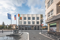 Nová radnice v lázních Bělohrad, re:architekti