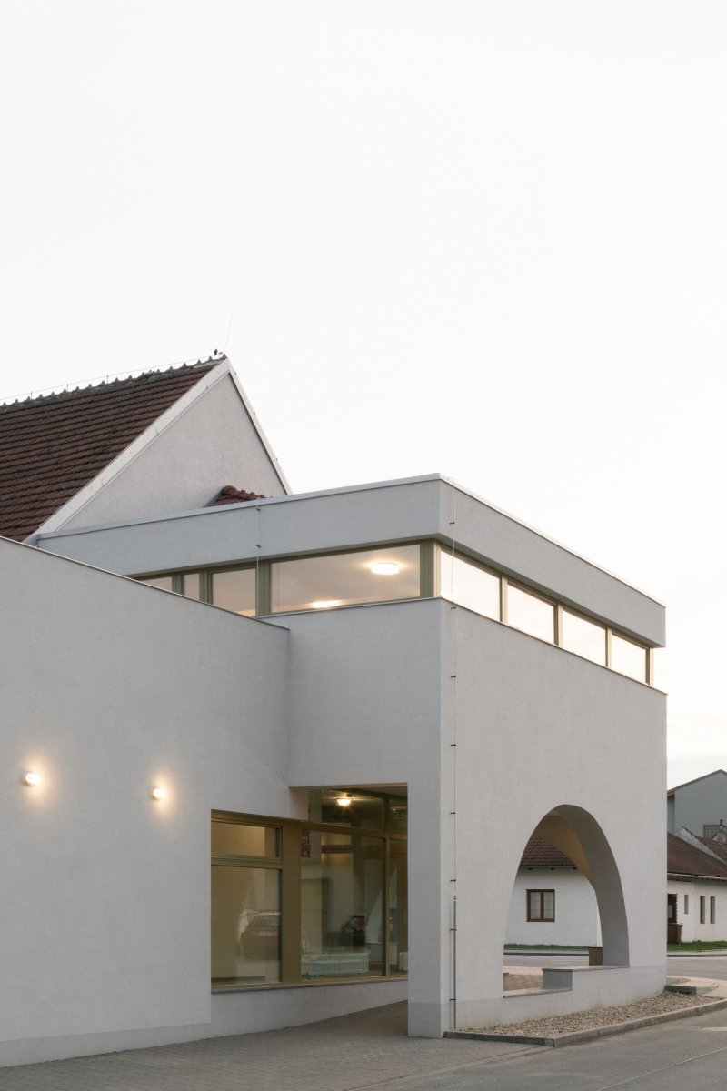 Sokolovna ve Veverských Knínicích, studio New Work