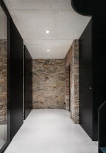 White Concrete Old House, I/O architects