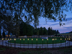 Hřbitov ve Vratislavicích nad Nisou byl konkrétně rozšířen hned o tři nová pietní místa. (Poslední místo, mjölk architekti)