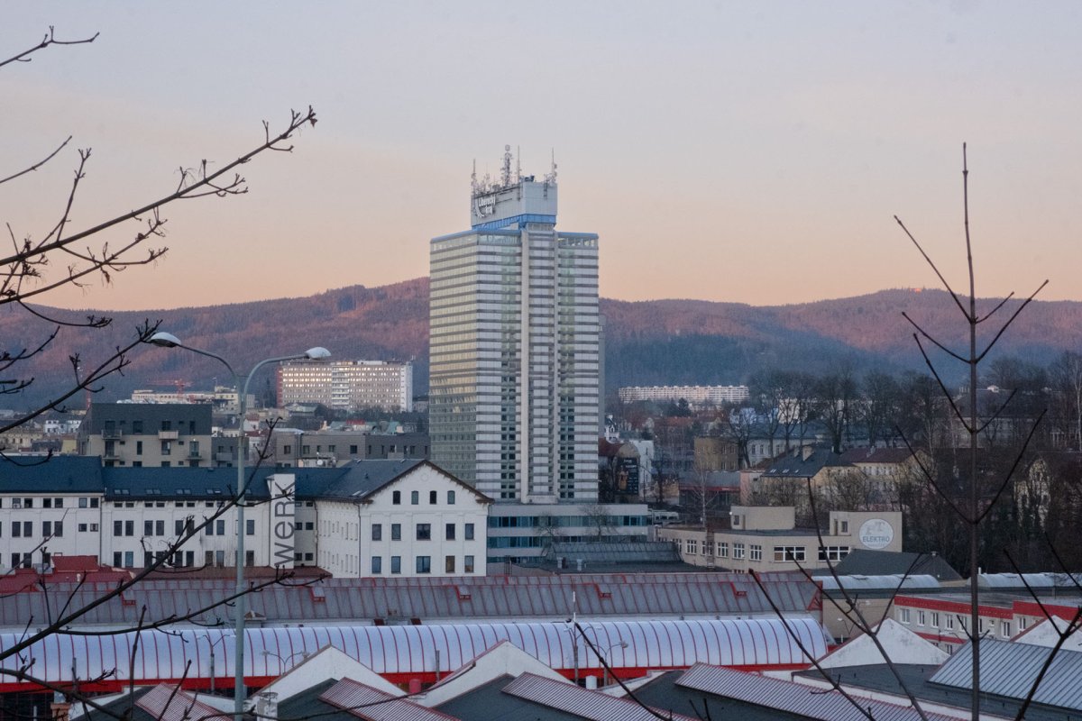 Třetí den vyražte do Kryštofova údolí. Od nádraží uvidíte na město z jiného úhlu.