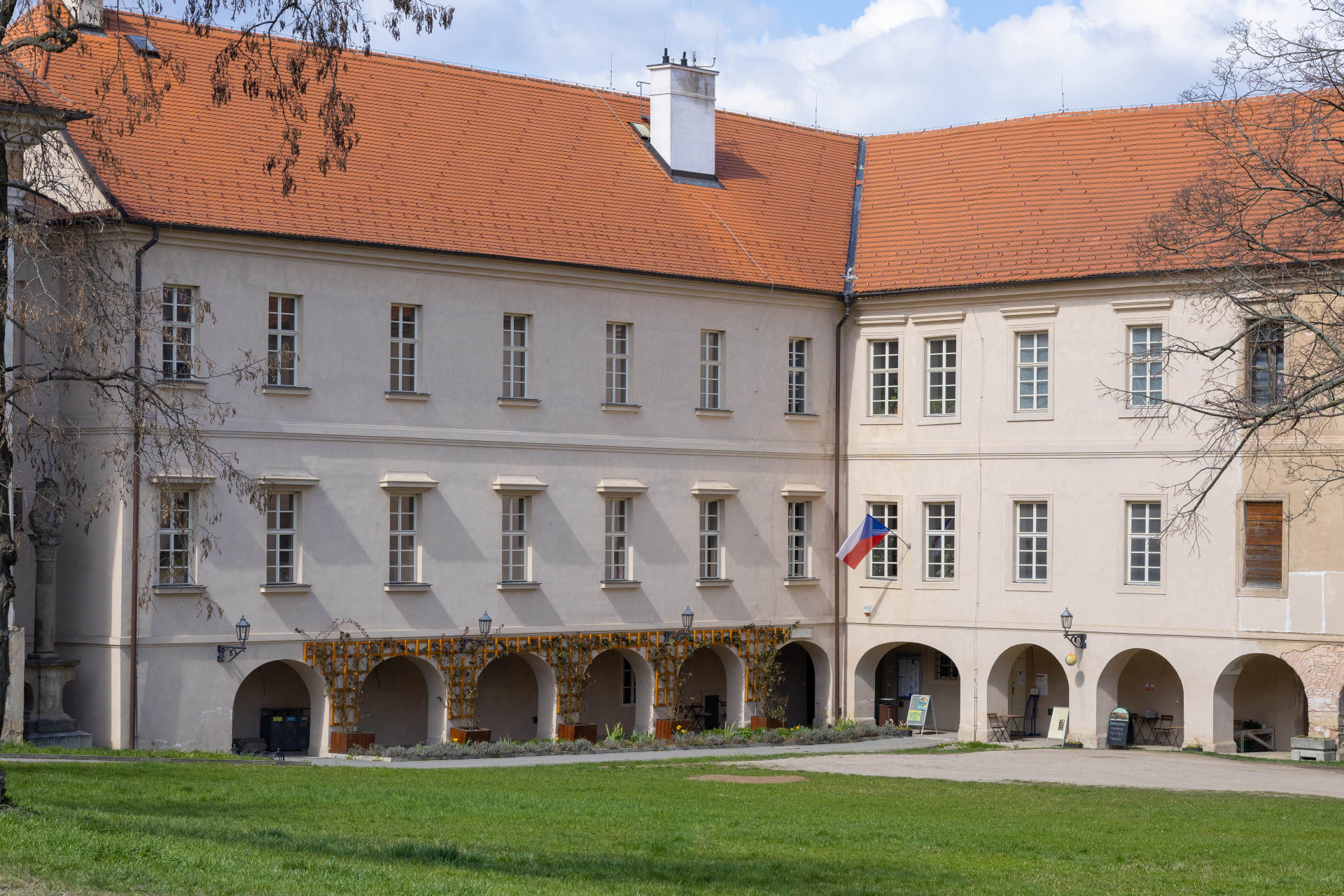 Dnes je z větší části nevyužitelný, situace se však postupně mění