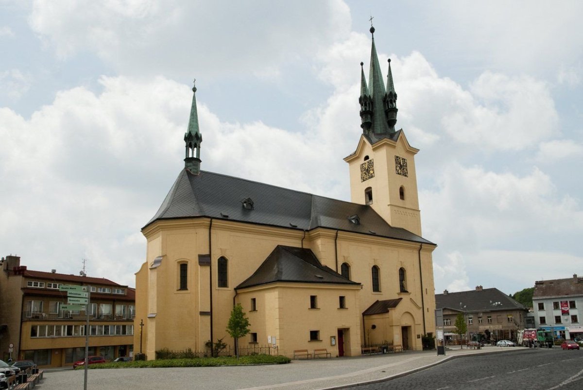 Kostel Sv. Jakuba Většího v Příbrami, skládaná střešní krytina - ilustrační foto