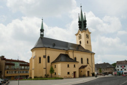 Kostel Sv. Jakuba Většího v Příbrami, skládaná střešní krytina - ilustrační foto