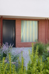 Copilit, často používaný v době socialismu. A pořád užitečný. (Řadový dům v Čimicích, Plus One Architects)