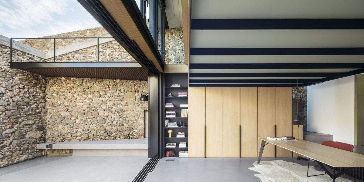 Venkovský dům ve vesnici Cruïlles od Majoral Tissino Architects