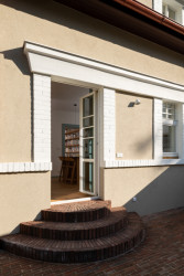 Rekonstrukce prvorepublikové vily v Praze od No Architects