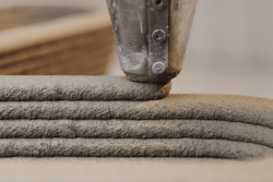 Minimalistické květináče TYPO vyrábí mmcité pomocí 3D tisku jako jedna z prvních firem v České republice