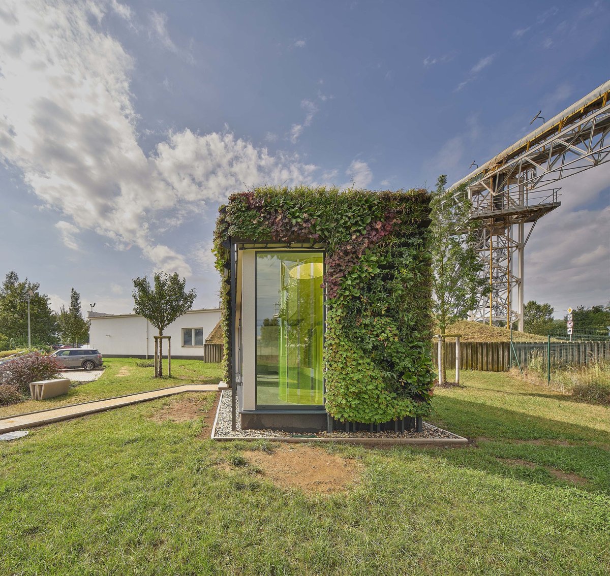Tiny House ve výrobním závodu firmy Rigips navrhl student František Exner.