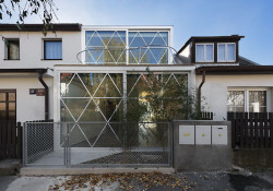 Řadový dům Jinonice, Roháč Stratil