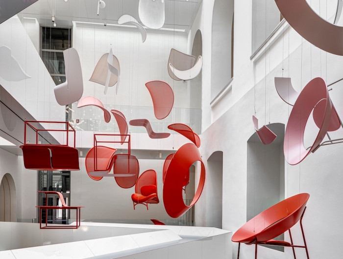 Výstava Lightness představuje dílo dvojnásobné grand designérky Lucie Koldové