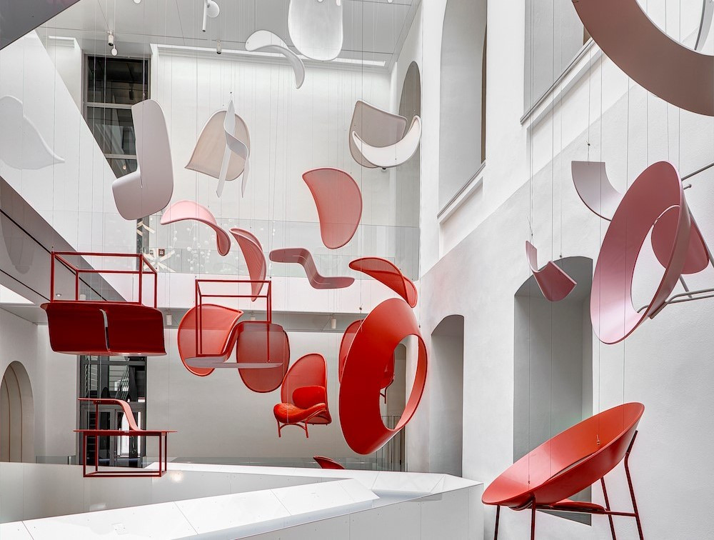 Výstava Lightness představuje dílo dvojnásobné grand designérky Lucie Koldové