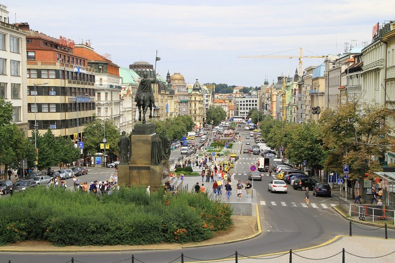 Praha je lákavá pro mladé a cizince, počet obyvatel tedy dlouhodobě roste