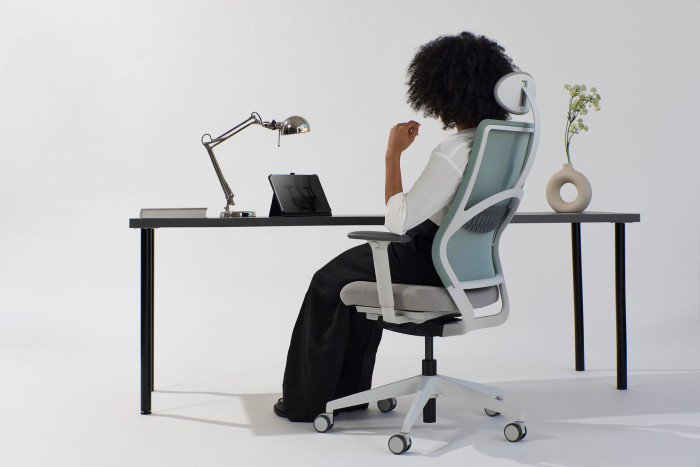 Pracovní židle Arcus od LD Seating připomíná ženské tvary.