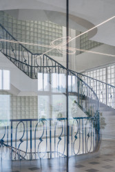 Kanceláře s motivem silnic od studia COSMO (Kanceláře Pudis; studio COSMO)