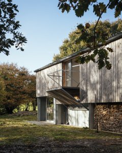 Stodola proměněná v sochařský ateliér od architekta Thomase Randall-Page