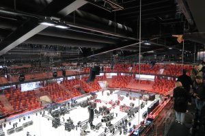 Pohled na plochu z VIP tribuny (Horácká multifunkční aréna; Chybik + Kristof)