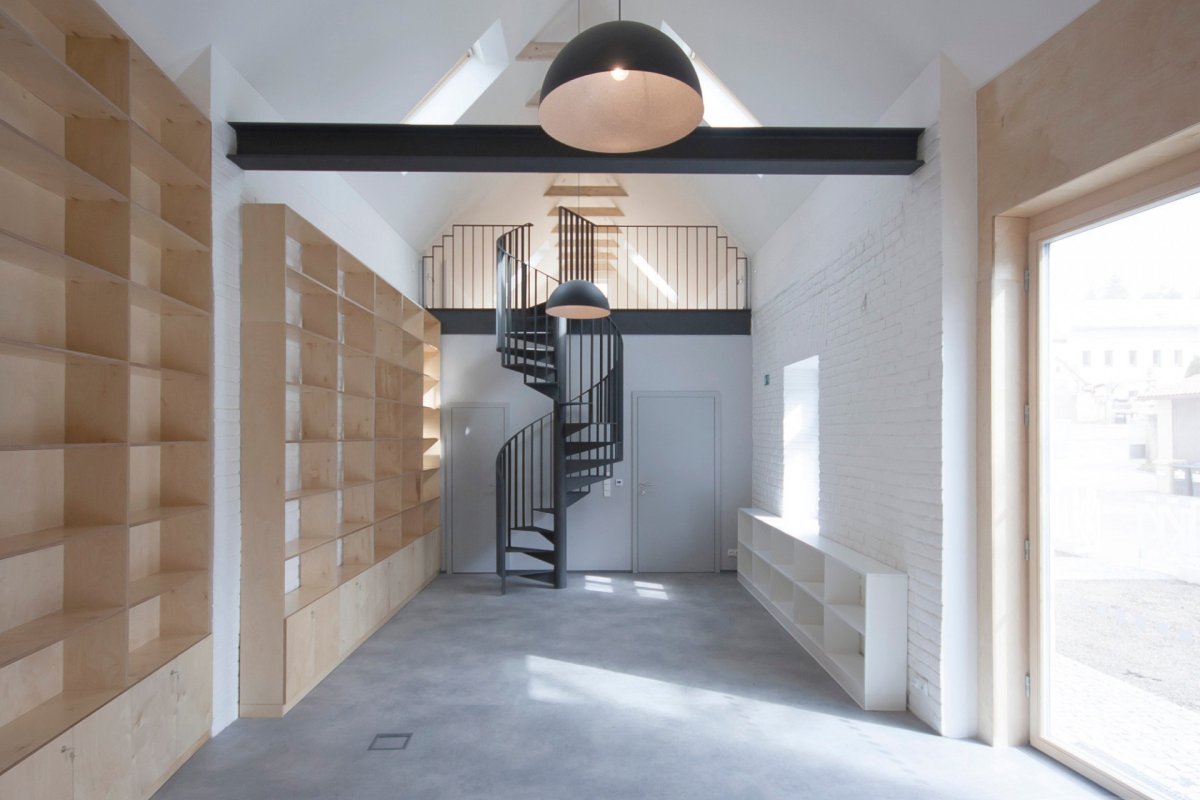 Obecní knihovna ve Statenicích, majo architekti / Jan Jaroš, Martin Poláček.