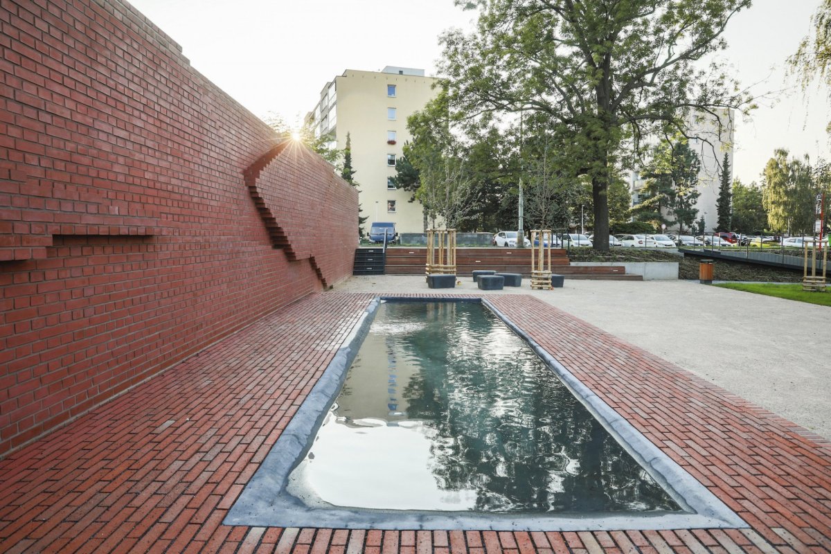 Husův park v Praze-Čakovicích, Land05. Foto: Filip Jandourek