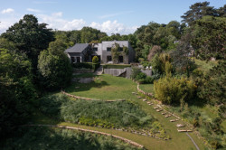 Zahrada směrem k oceánu (Rekosntrukce domu v Bretani, MOLO ARCHITEKTI)