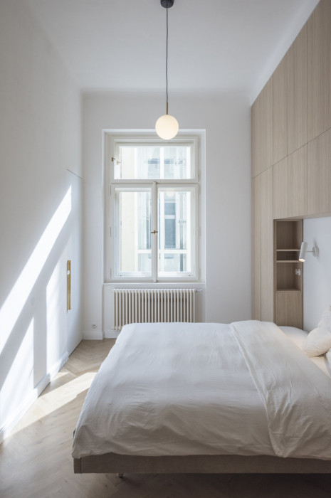 DEVOTO realizovalo interiérové vybavení rekonstrukce secesního bytu na Masarykově nábřeží (martin cenek architecture)