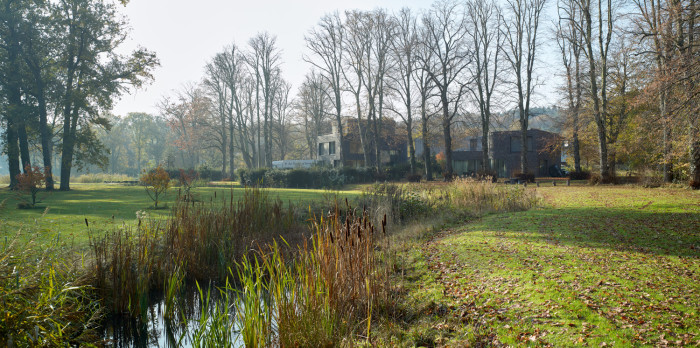 Ve čtvrtek 7. března 2024 od 19h30 se ve velkém sále kina Světozor uskuteční přednáška nizozemské architektky Maike van Stiphout a specialisty na výsadbu rostlin Freda Booye.