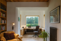 Pracovna se nachází v panoramatickém ryzalitu