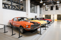 Vybudoval se nový světlík, plynová kotelna i zdviž pro auta. V celém objektu je rekuperace. (Automoto muzeum v Lučanech nad Nisou, studio ARCHIDEE, architekt Ondřej Novosad)