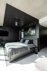 Další černý box, tentokrát v ložnici. (Interiér třípodlažního bytu v Praze od studia OOOX)