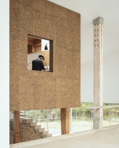 Stodola proměněná v sochařský ateliér od architekta Thomase Randall-Page