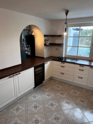 Nová kuchyně Vladimíra Polívky spojuje francouzský odkaz i odvahu devadesátek.