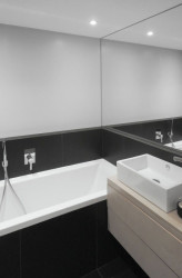 S černými obklady v koupelně jsme příliš neplýtvali. Studio ČTYŘI STĚNY, Rekonstrukce bytu v Krči - foto