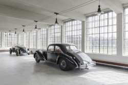 Areál továrny byl založen ve 30. letech 19. století, v čase se rozšiřoval a modernizoval. V roce 1911 k němu bylo přistavěno křídlo z železobetonu s parapetními vyzdívkami a velkými ocelovými okny. (Muzeum starých strojů a technologií v Žamberku, Ateliéru Walter)