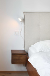 Noční stolky z masivního dubu (Interiér bytu Karlín; PANIKHORN)