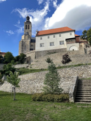 Park pod Vlašským dvorem nedávno revitalizoval kutnohorský architekt Ondřej Kubík